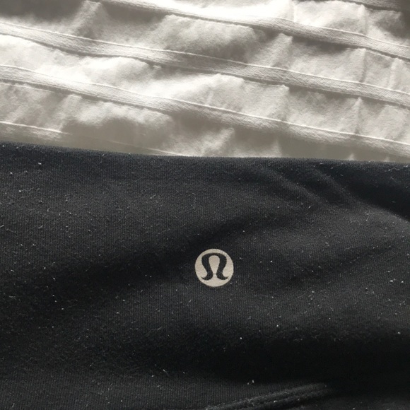 cropped lululemon leggings - Picture 3 of 3